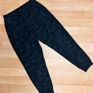 Fabletics Black Tonal Camo Joggers | Women’s Medium | NWT
